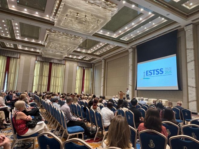 ESTSS congreszaal met mensen