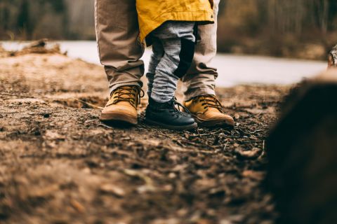 Schoenen van een ouder en een kind